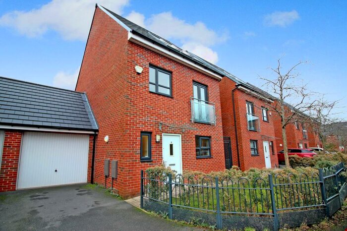 4 Bedroom Detached House To Rent In Sandringham Gardens, Salford, M7