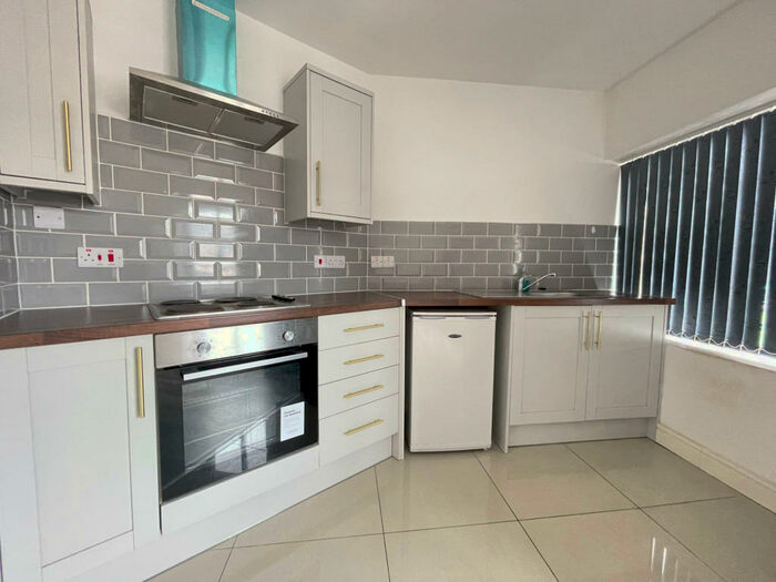 1 Bedroom Apartment To Rent In Roundhay Road, Leeds, West Yorkshire, LS8