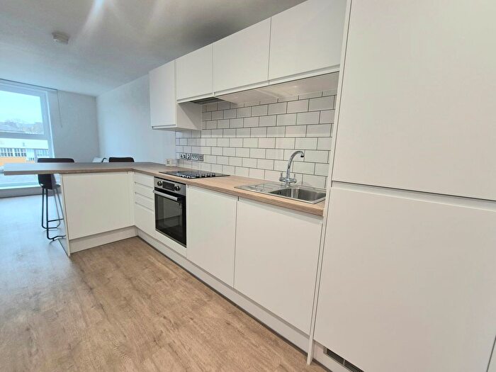 1 Bedroom Flat To Rent In Cow Green, Halifax, HX1