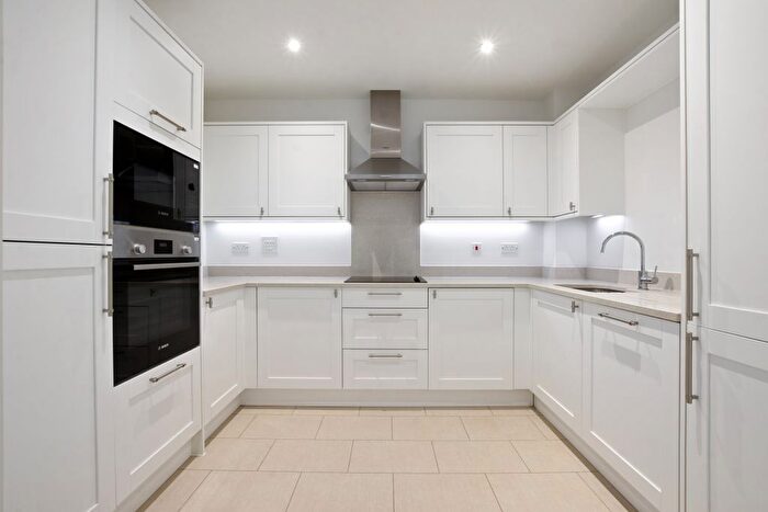 2 Bedroom Flat To Rent In High Street, Great Missenden, HP16