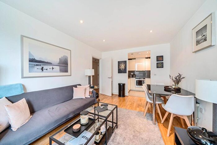 1 Bedroom Flat To Rent In Leman Street, Aldgate, London, E1