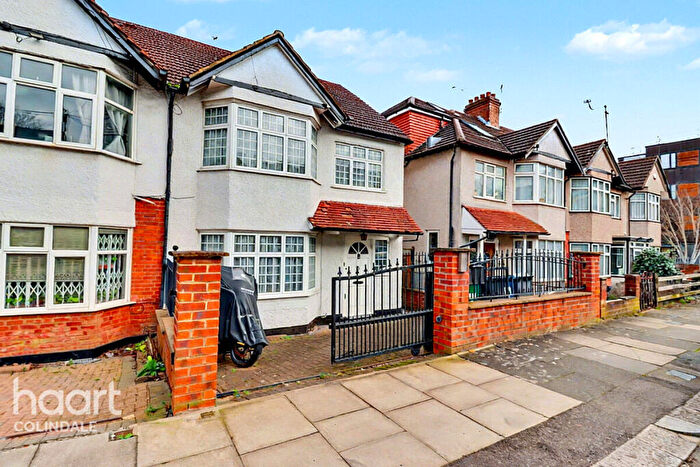 5 Bedroom Semi Detached House For Sale In Aprey Gardens, NW4