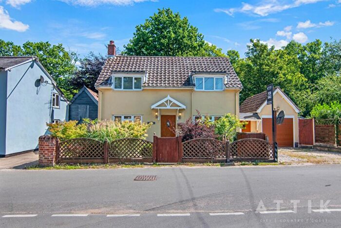 3 Bedroom Detached House For Sale In The Street, Huntingfield, IP19
