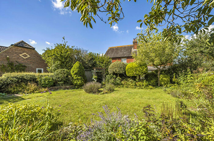 3 Bedroom Detached House For Sale In Highfield Avenue, Twyford, Winchester, Hampshire, SO21