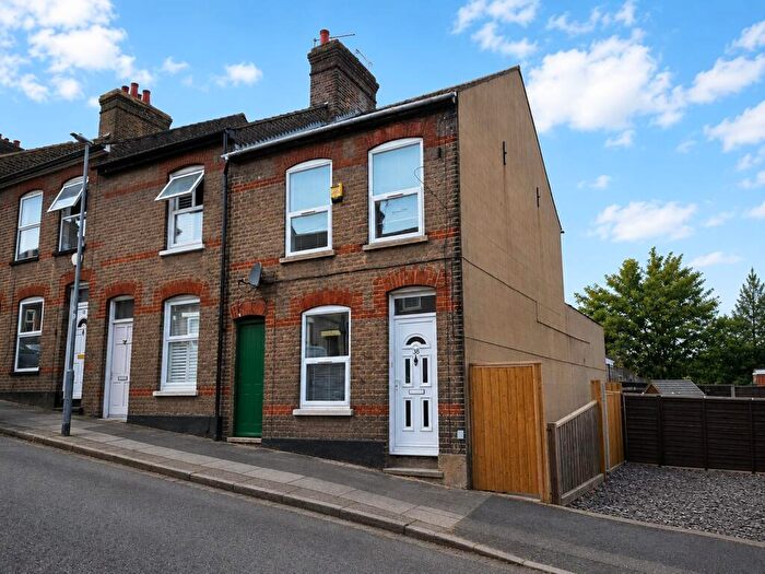 3 Bedroom End Of Terrace House To Rent In Tennyson Road, Luton, Bedfordshire, LU1