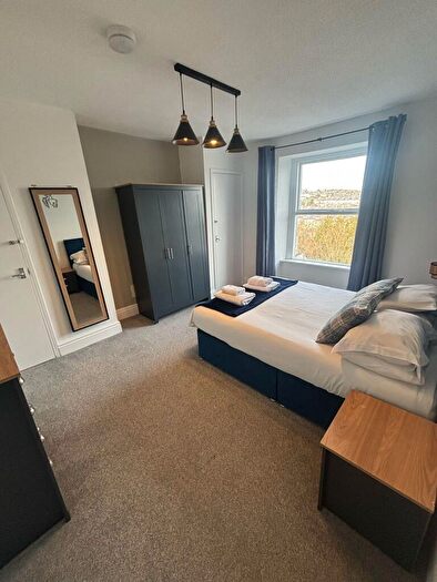 3 Bedroom Apartment To Rent In North Road West, Flat, PL1
