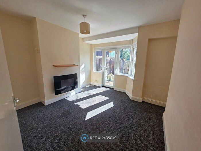 2 Bedroom Maisonette To Rent In St. Marks Avenue, Northfleet, Gravesend, DA11