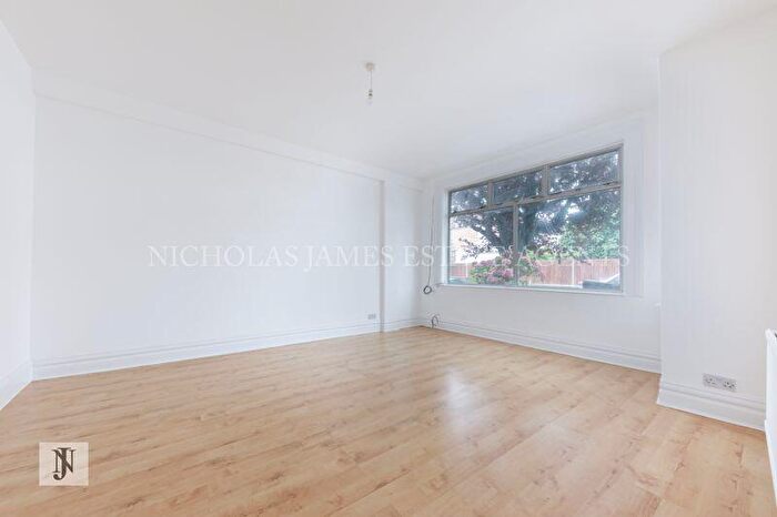3 Bedroom Terraced House To Rent In Boundary Road, Wood Green, London, N22