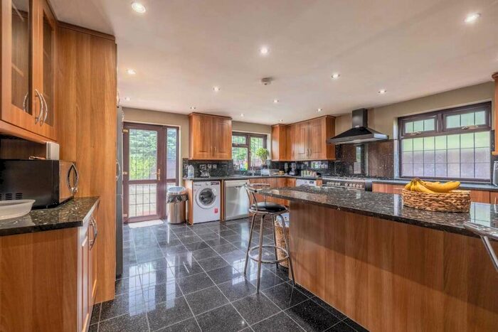 5 Bedroom Detached House For Sale In Stanwell Road, Horton, SL3