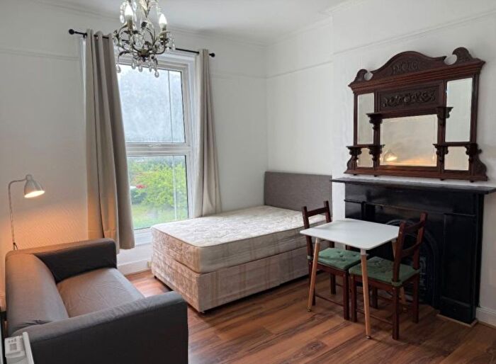 Studio To Rent In Camden Park Road, Camden, NW1