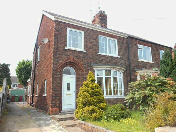 3 Bedroom Semi-Detached House To Rent In Stockshill Road, Scunthorpe, DN16
