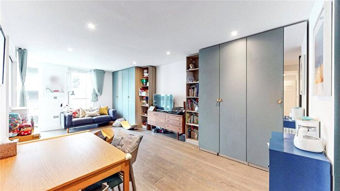 2 Bedroom Flat For Sale In Wenlock Road, London, N1