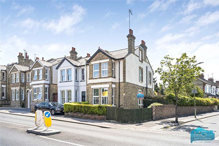 3 Bedroom Semi-Detached House For Sale In Totteridge Lane, London, N20