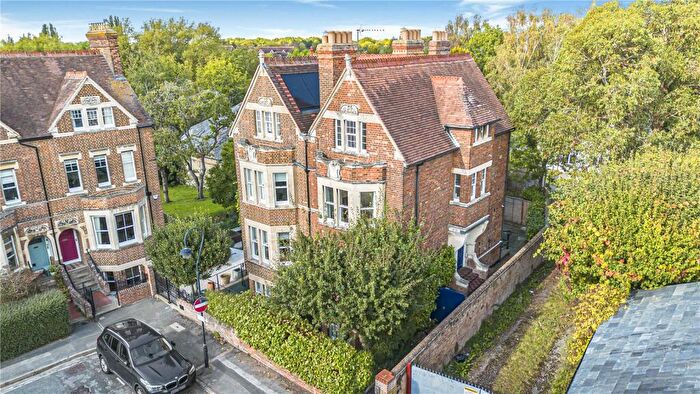 4 Bedroom Semi-Detached House For Sale In Southmoor Road, Walton Manor, OX2