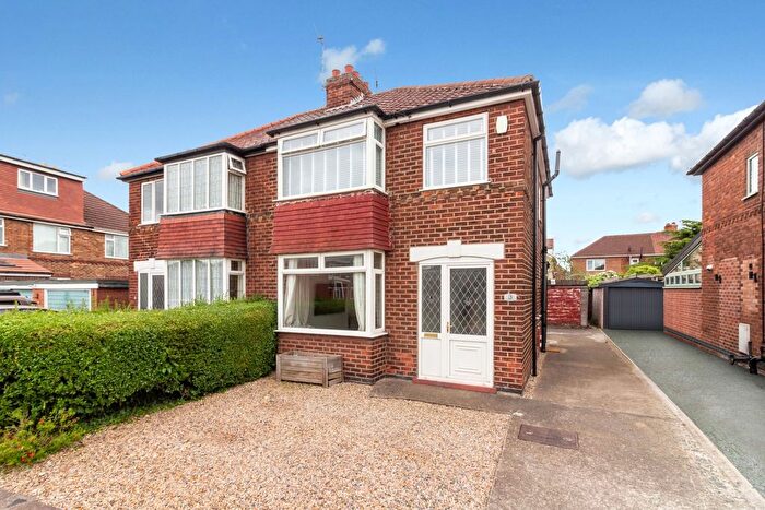 3 Bedroom Semi-detached House For Sale In Penyghent Avenue, York, North Yorkshire, YO31