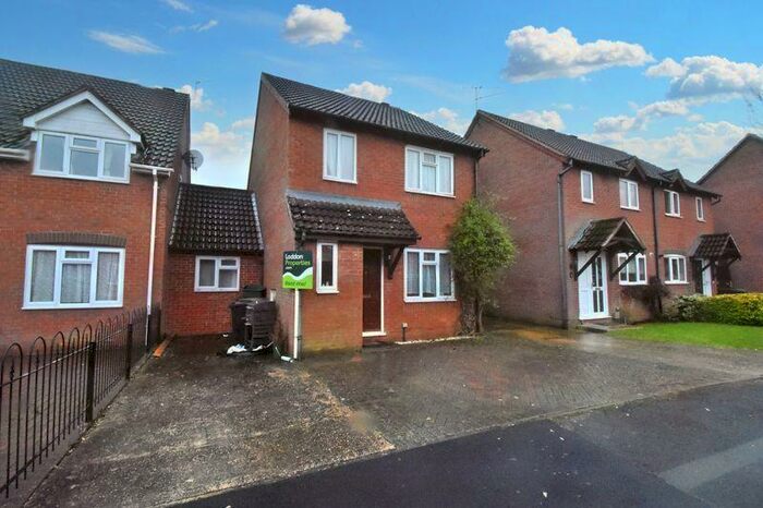 3 Bedroom Semi-Detached House To Rent In Renown Way, Chineham, RG24