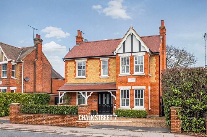 4 Bedroom Detached House For Sale In Ingrave Road, Brentwood, CM13