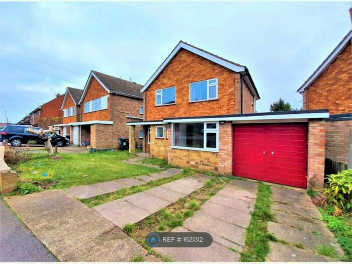 3 Bedroom Detached House To Rent In Rosslyn Crescent, Luton, LU3