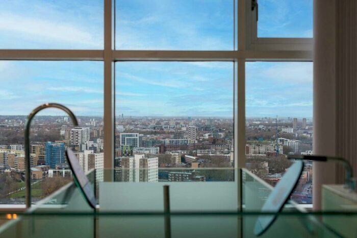 4 Bedroom Flat To Rent In Berkeley Tower, Canary Wharf, London, E14