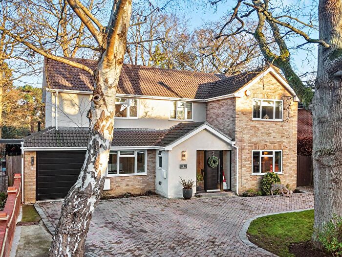 4 Bedroom Detached House For Sale In Birchdale Close, West Byfleet Surrey, KT14
