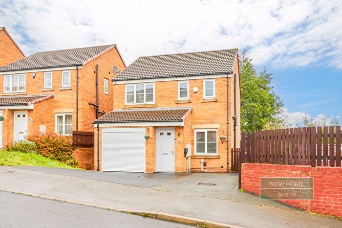 3 Bedroom Detached House For Sale In Seven Hill Way, Leeds, LS27