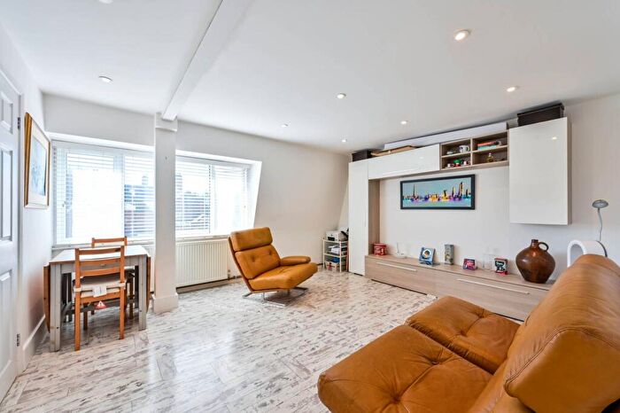 1 Bedroom Flat For Sale In Freshcliffe House East, Guildford, GU2