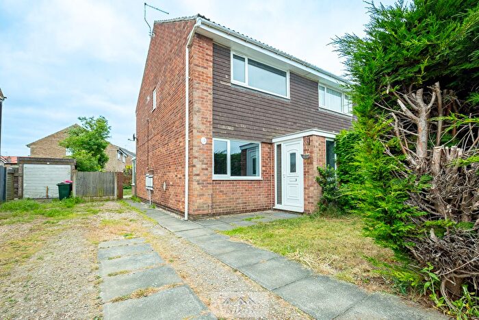 2 Bedroom Semi-Detached House For Sale In Wentworth Way, Dinnington, Sheffield, S25