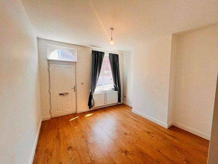 2 Bedroom End Of Terrace House To Rent In Forbes Road, Offerton, SK1