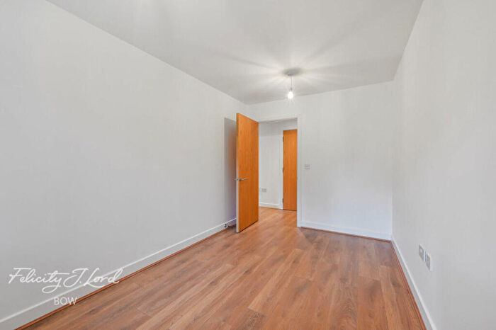 2 Bedroom Flat For Sale In Meath Crescent, London, E2