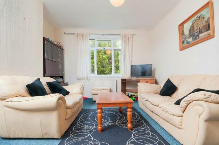 2 Bedroom Flat To Rent In Parkhead View Edinburgh United Kingdom, EH11