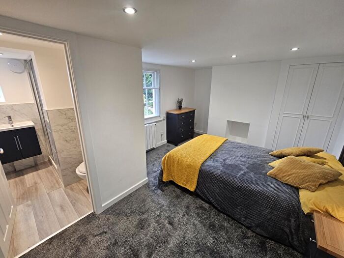 Flat To Rent In Ashford Road, Maidstone, ME14