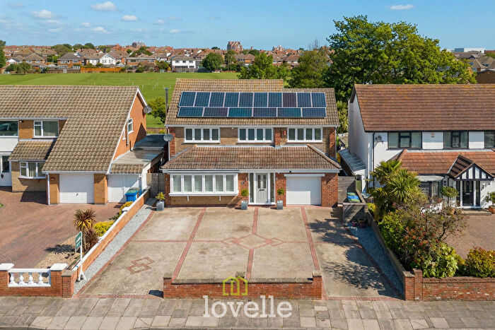 5 Bedroom Detached House For Sale In Chichester Road, Cleethorpes, DN35