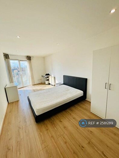 4 Bedroom Flat To Rent In Fonda Court, London, E14