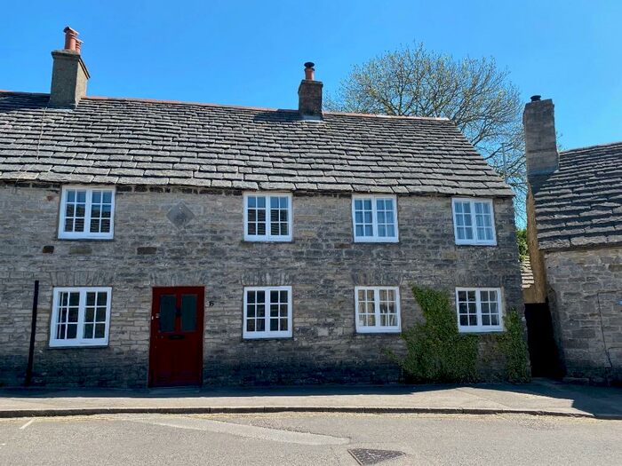 3 Bedroom End Of Terrace House To Rent In West Street, BH20