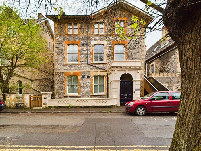 3 Bedroom Apartment To Rent In Shrubbery Avenue, Weston-Super-Mare, North Somerset, BS23