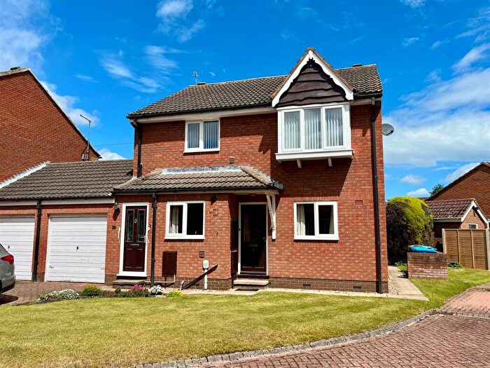 2 Bedroom Flat For Sale In Chelsea Court, Cottingham, HU16