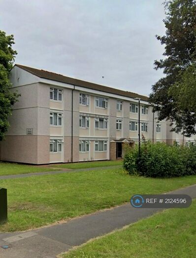 3 Bedroom Flat To Rent In Charles Gardens, Slough, SL2