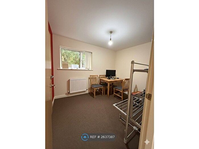 2 Bedroom Flat To Rent In Central, Sale, M33