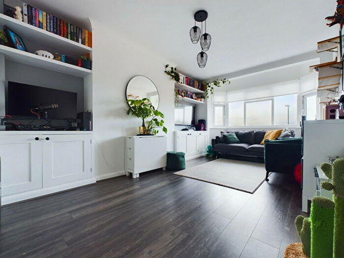 2 Bedroom Flat To Rent In South Street, Lancing, BN15