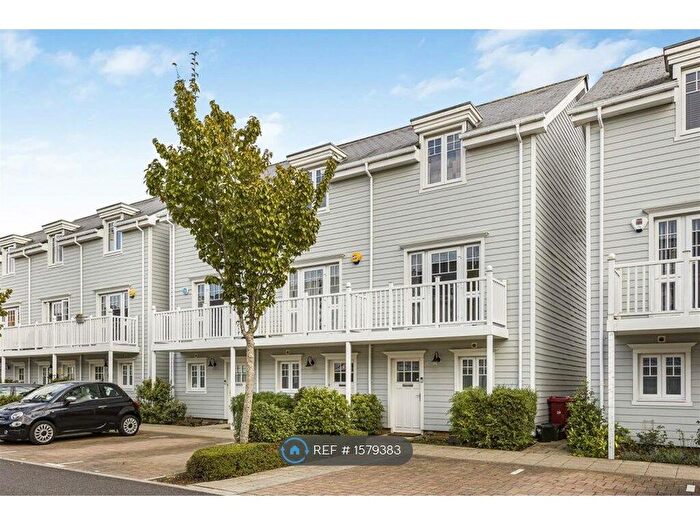 4 Bedroom End Of Terrace House To Rent In Champlain Street, Reading, RG2