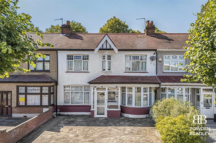 4 Bedroom House For Sale In Brandville Gardens, Ilford, IG6