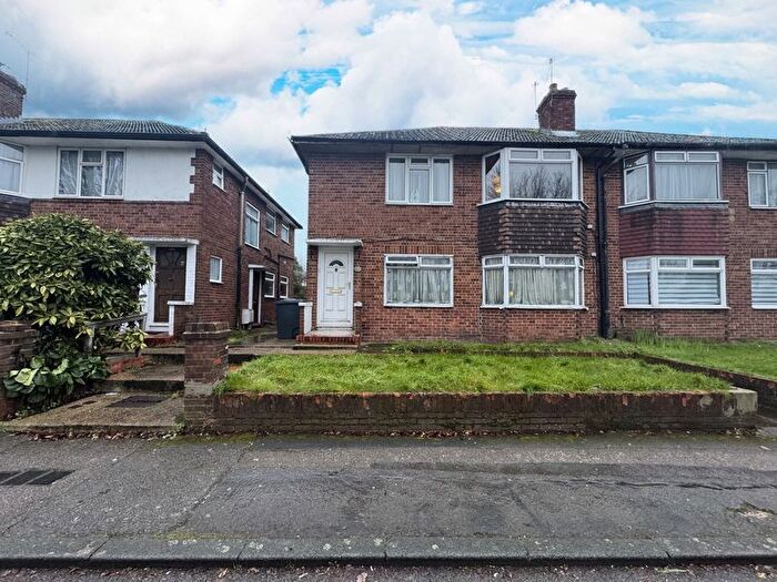 2 Bedroom Maisonette For Sale In Belvue Close, Northolt, UB5