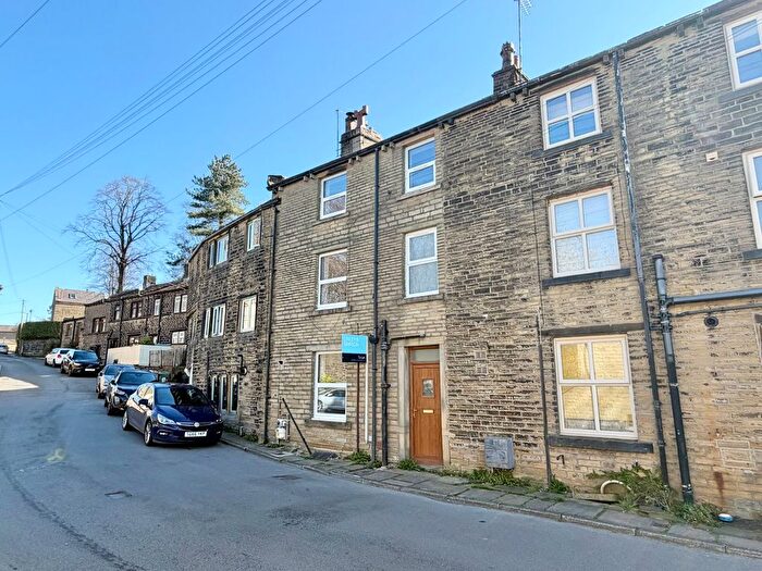3 Bedroom Terraced House To Rent In Netherton Fold, Huddersfield, West Yorkshire, Uk, HD4