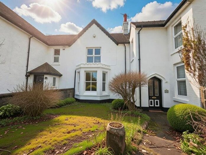 3 Bedroom Detached House For Sale In Hartshill Road, Stoke-on-Trent, Staffordshire, ST4