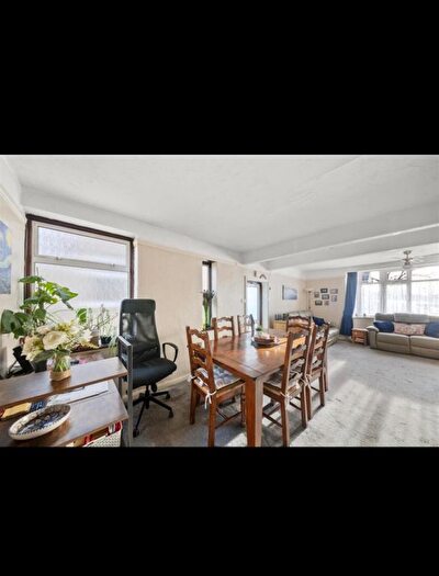 4 Bedroom Semi-Detached House To Rent In Maple Road, Yeading, Hayes, UB4
