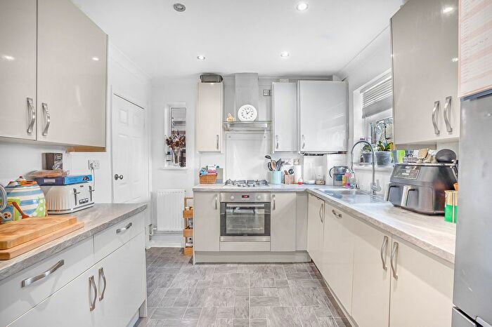 3 Bedroom Terraced House For Sale In Elizabeth Avenue, Staines-Upon-Thames, TW18