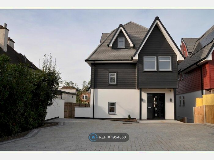 4 Bedroom Detached House To Rent In Green Lane, Watford, WD19