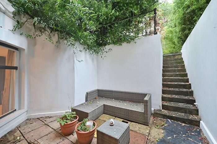 3 Bedroom Flat For Sale In Belsize Avenue, Belsize Park, London, NW3