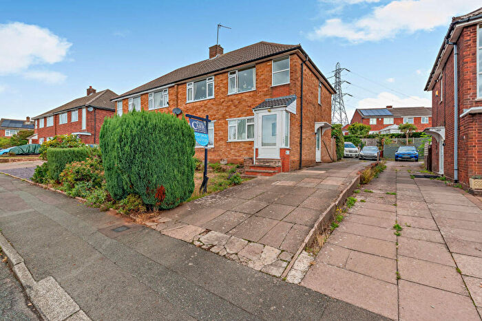 2 Bedroom Maisonette For Sale In Whitecrest, Great Barr, Birmingham, Sandwell, B43