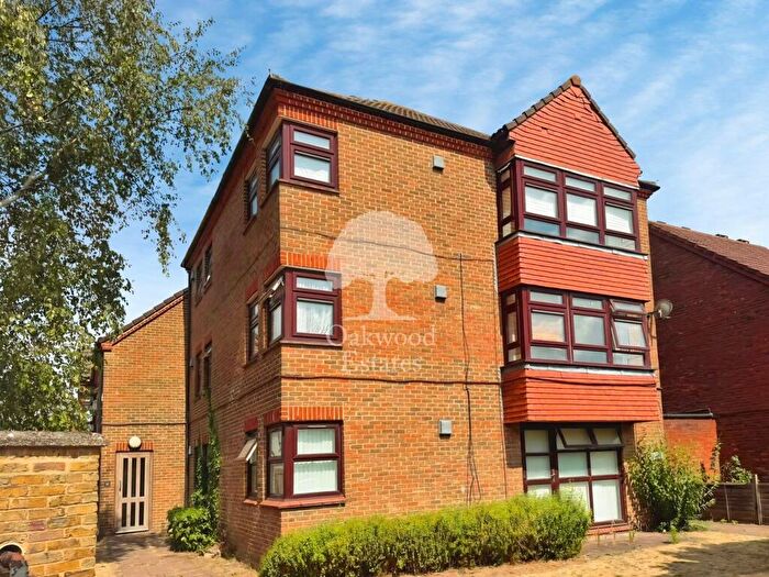 2 Bedroom Flat To Rent In Montem Lane, Slough, SL1